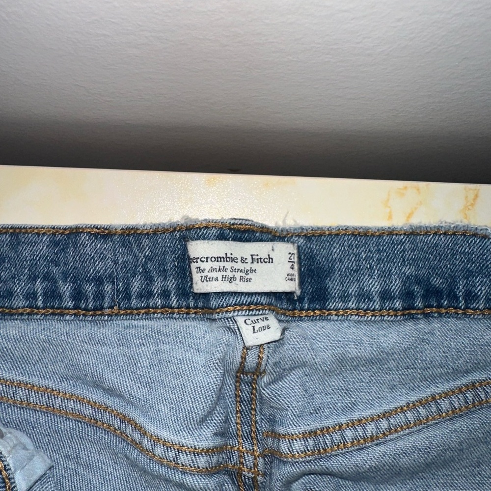 Abercrombie & Fitch Women's Light Blue Ankle Jeans